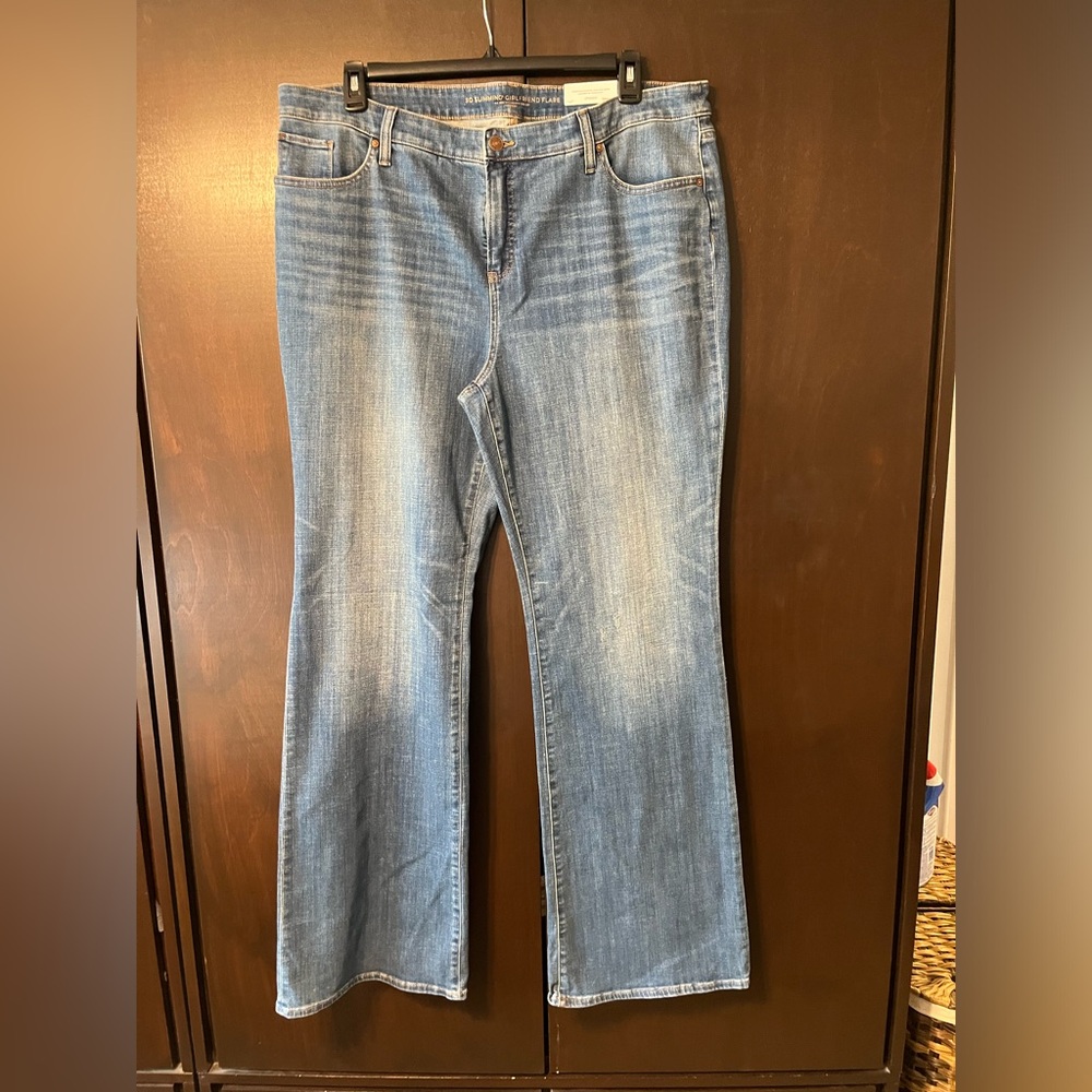 NWT Chicos so slimming girlfriend flare 3.5T. Tall inseam